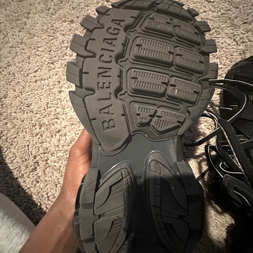 Selling Balenciaga size 3
